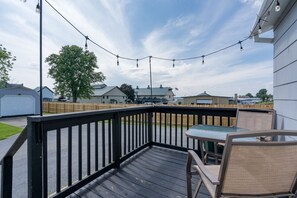 Outdoor dining - Waterview House w/ Fenced Yard, Woodboat, & Museum (Clayton)