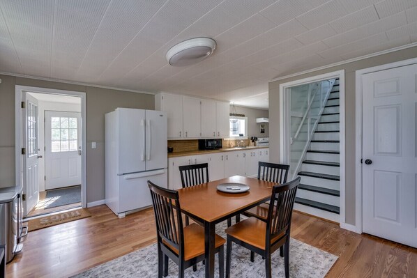 Dining - Waterview House w/ Fenced Yard, Woodboat, & Museum (Clayton)