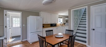 Waterview House w/ Fenced Yard, Woodboat, & Museum