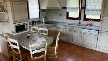 冰箱、微波炉、烤箱、洗碗机