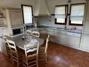 Réfrigérateur, micro-ondes, four, lave-vaisselle