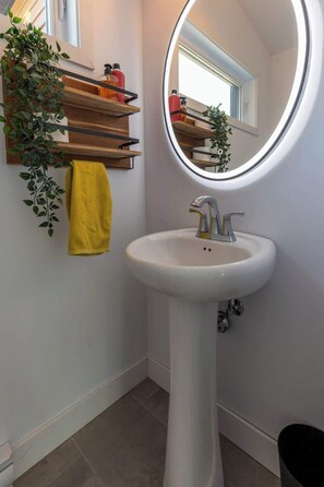Shower, hair dryer, towels, toilet paper - La Signature Guy - Private Spa on the Lake (Pohénégamook)