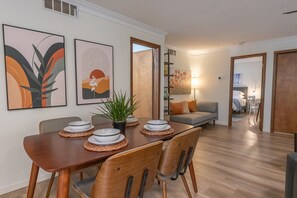2 Schlafzimmer, Schreibtisch, Bügeleisen/Bügelbrett, kostenloses WLAN