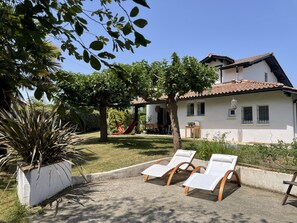 Terrace/patio - Beautiful bask villa close to Bidart Guethary Biarritz beaches (Ahetze)