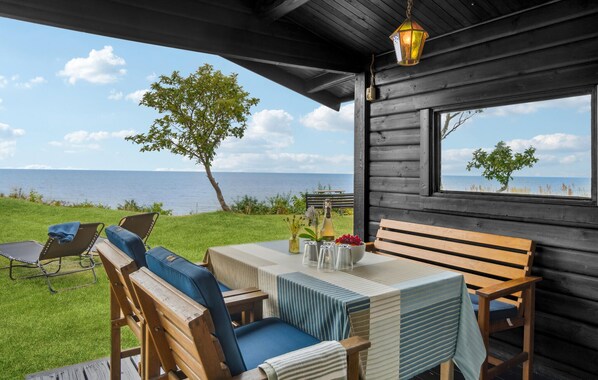 تناول الطعام بالخارج