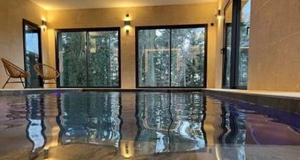 Luxury Lodge on Golf Course with Private Hot Tub, Pool & Gym Access