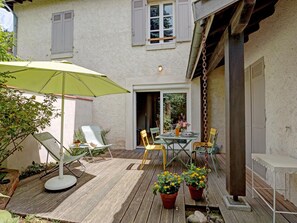 Outdoor dining - Cozy house with garden and terrace in Saint-Galmier (Saint-Galmier)