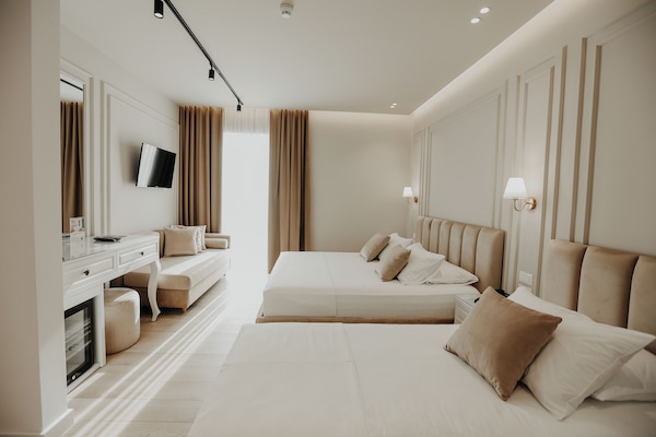 Deluxe Triple Room, 1 Bedroom, Non Smoking, Sea View | Egyptian cotton sheets, premium bedding, down comforters