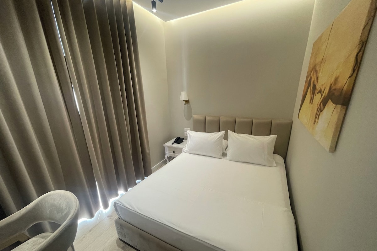 Standard Single Room | Egyptian cotton sheets, premium bedding, down duvets, memory-foam beds