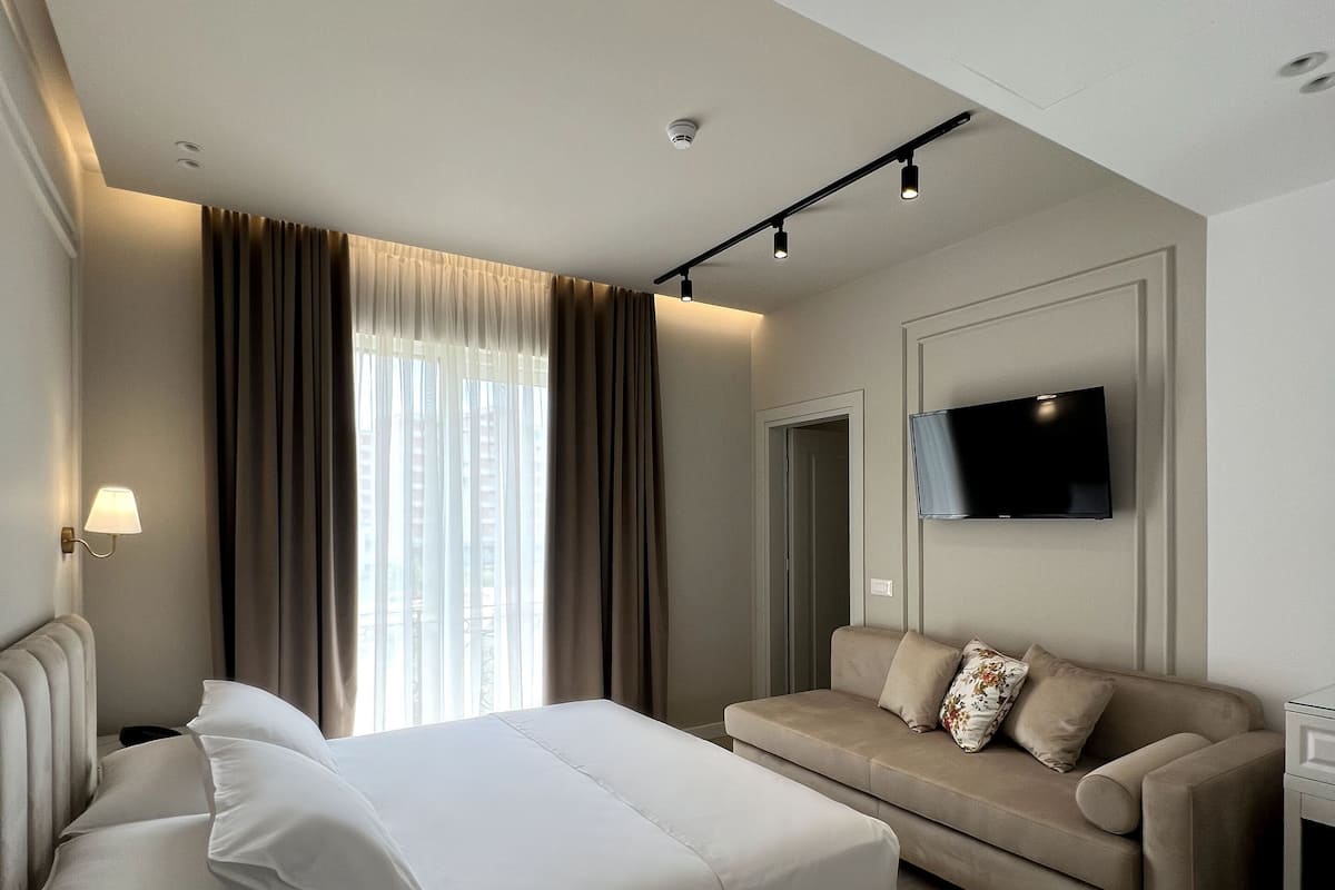 ห้องพรีเมียร์ดับเบิล | ผ้าปูที่นอนฝ้ายอียิปต์, เครื่องนอนระดับพรีเมียม,  ผ้านวมขนเป็ด