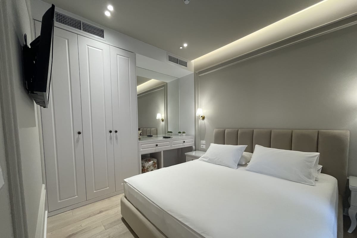 Family Suite | Egyptian cotton sheets, premium bedding, down duvets, memory-foam beds