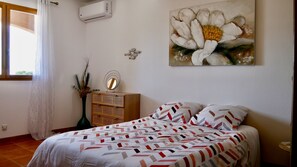 1 slaapkamer, een strijkplank/strijkijzer, gratis wifi