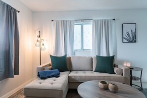 TV, offices - Fillmore Unit 15 Summ (Cape Canaveral)