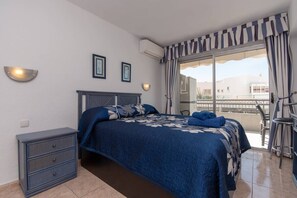 2 makuuhuonetta, silitysrauta/-lauta, Wi-Fi, vuodevaatteet