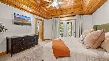 5 bedrooms, iron/ironing board, WiFi, bed sheets