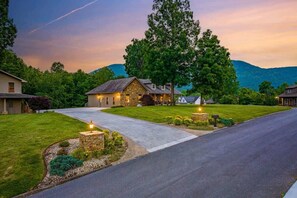 Property grounds - Cozy & Spacious Cabin, Sleeps 12・Fire pit・Hot Tub (Sevierville)
