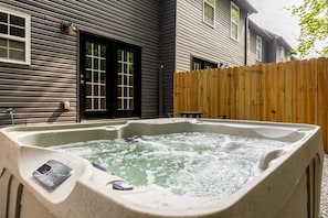Bain à remous extérieur