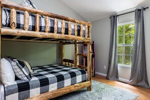 2 Schlafzimmer, Bügeleisen/Bügelbrett, Reisekinderbett, WLAN