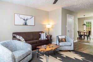 Televisio, videopelejä, työhuone