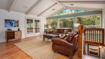 Télévision, cheminée