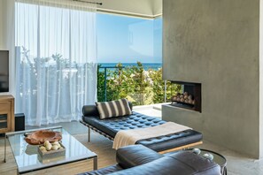 TV, fireplace - Seascape - Oceanfront Splendor in Mussel Shoals (Ventura)