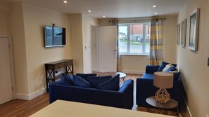 Living area - Exceptional new home close to Cathedral quarter in the Historic City of Lincoln. (Lincoln)