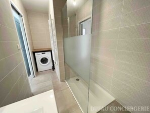 Dusche, Haartrockner, Toilettenpapier