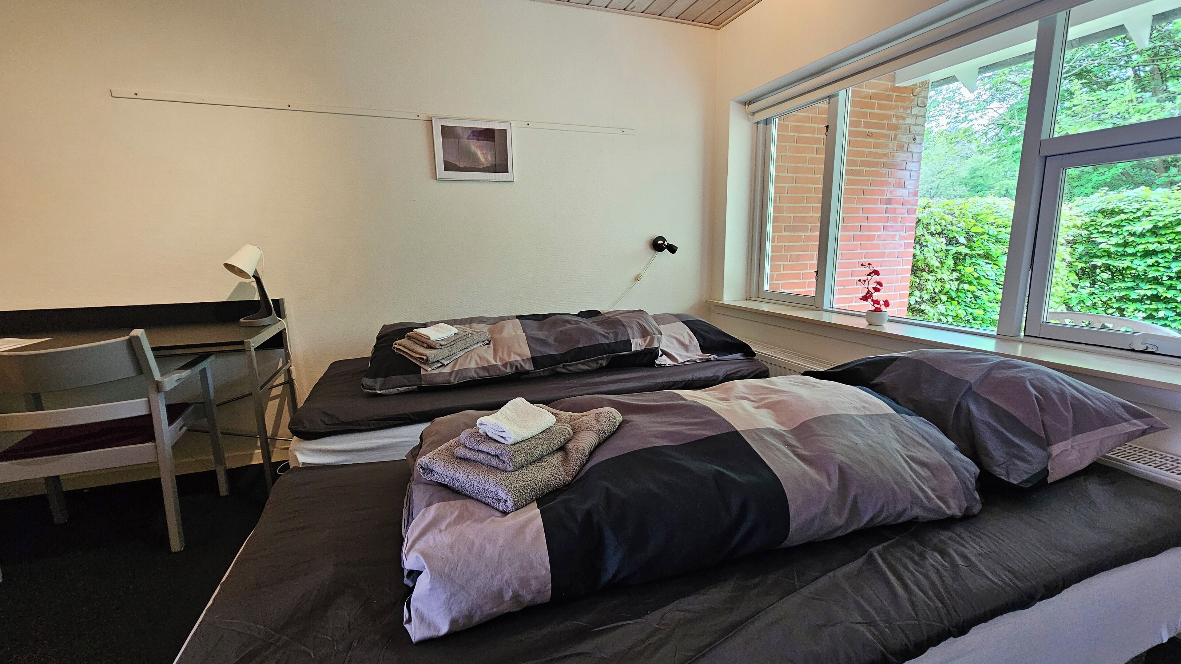 Chambre Double Affaires, 2 lits une place | Décoration personnalisée, ameublement personnalisé, bureau