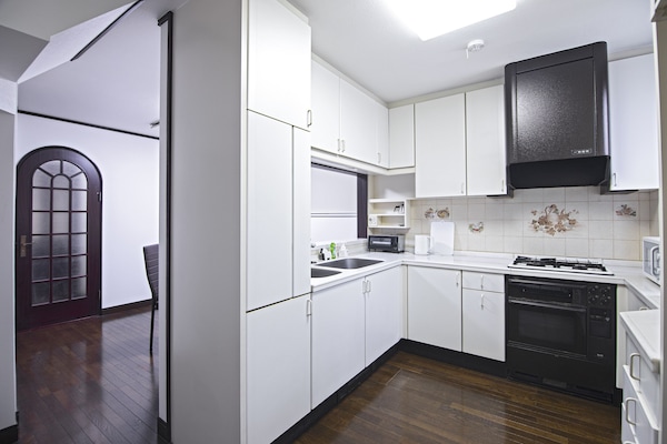 Deluxe Villa | Private kitchen | Fridge, microwave, stovetop, electric kettle