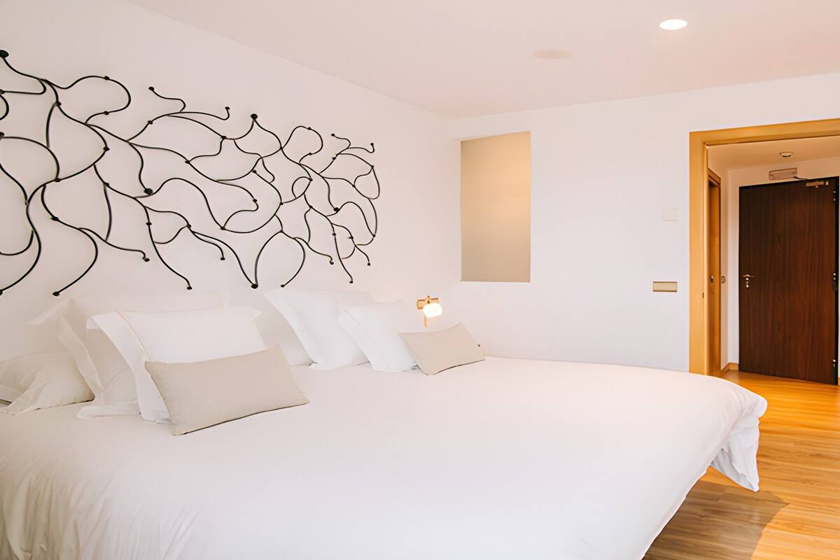 Family Room | Premium bedding, down duvets, desk, free WiFi