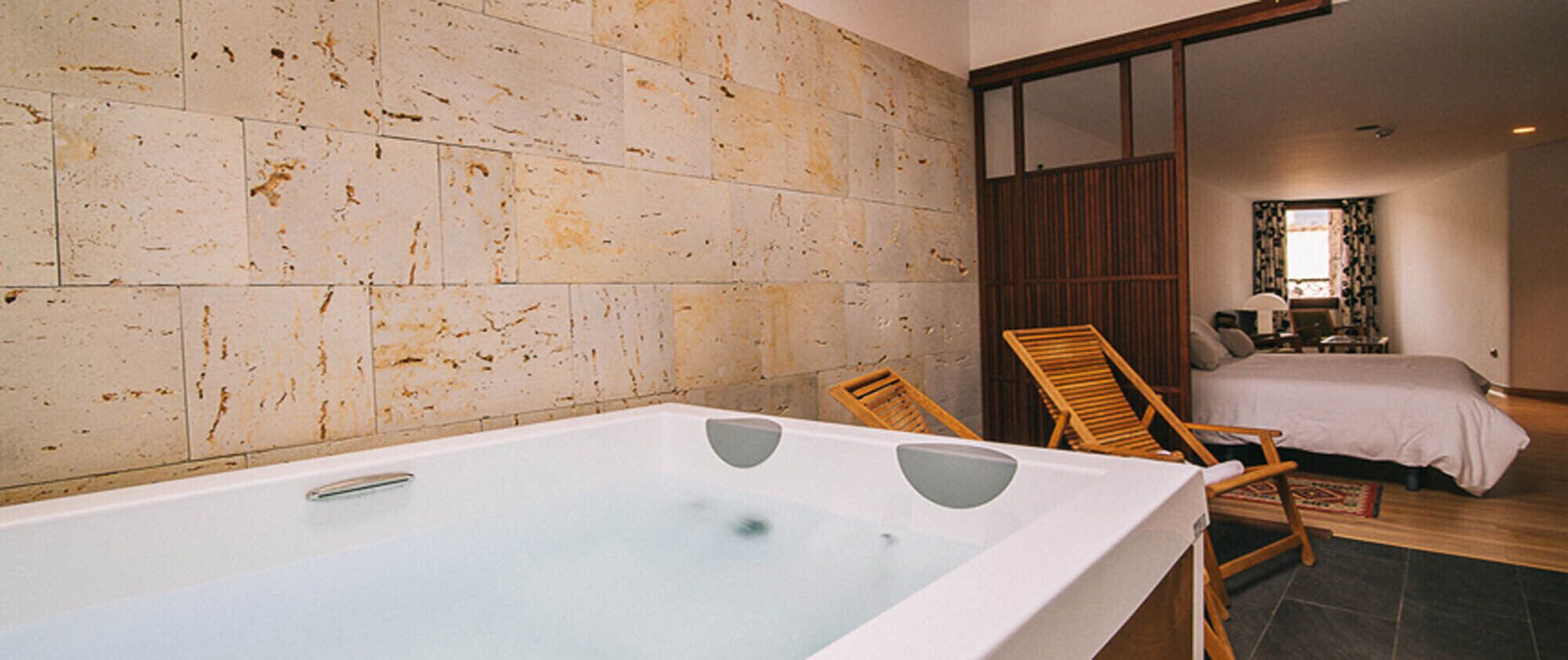 Bañera de hidromasaje privada