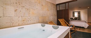Bañera de hidromasaje privada