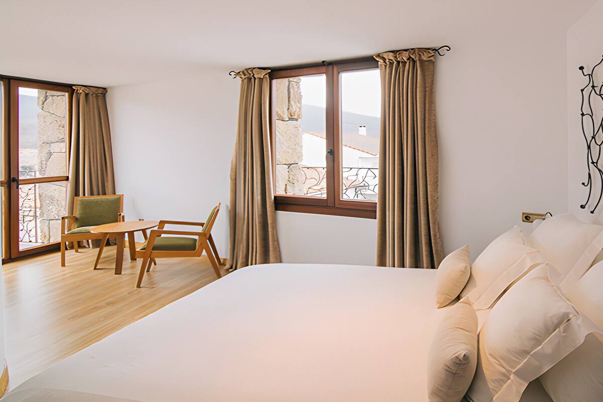 Classic Room, Balcony | Premium bedding, down duvets, desk, free WiFi