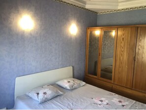 1 chambre, fer et planche à repasser, Wi-Fi, draps fournis