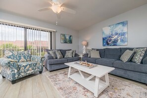 TV, table tennis - FREE FUN EVERYDAY!!!  Enjoy all that this ocean view, sun filled Silver-rated unit has to offer! (Saint Augustine)