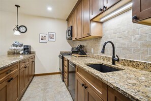 Fridge, microwave, stovetop, dishwasher