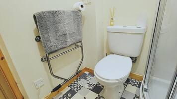 Hårtork, handdukar, tvål och toalettpapper