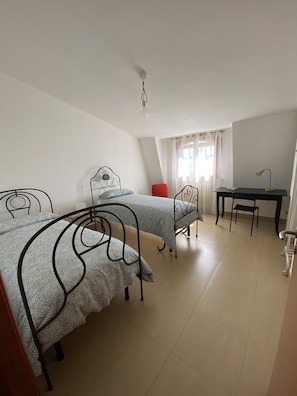 2 bedrooms, desk, iron/ironing board, WiFi