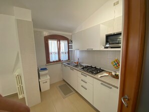 Private kitchen - SUNNY HOME:Palo del colle (Palo del Colle)