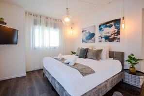 Apartamento | 4 quartos, cofres nos quartos, escrivaninha