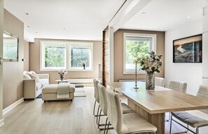 Literie hypoallergénique, rideaux occultants, fer et planche à repasser