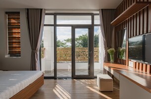 Escritorio, sistema de insonorización y wifi gratis 