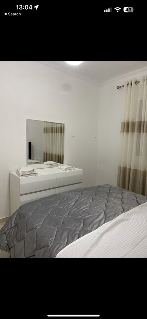 2 habitaciones, tabla de planchar con plancha, wifi y ropa de cama