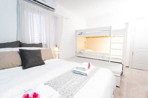 3 bedrooms, in-room safe, desk, iron/ironing board - YalaRent jasmine 3BR APT (Eilat)