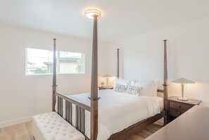 3 bedrooms, desk, iron/ironing board, free WiFi