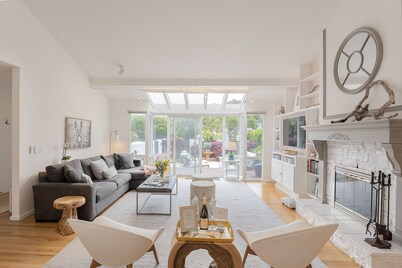 3897 Driftwood - Walk to Beach & Mission, Hot Tub