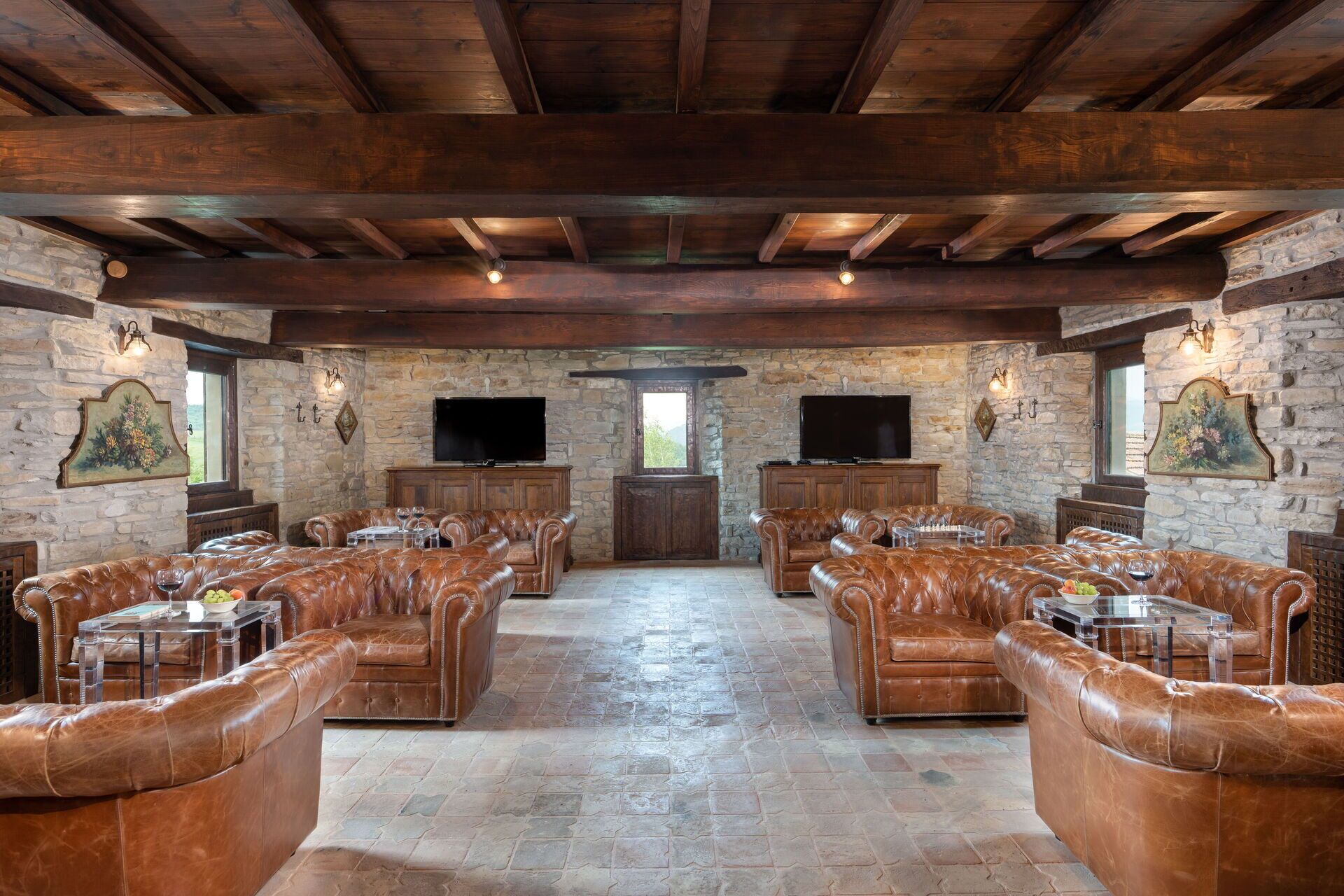 المنشأة من الداخل