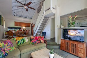 Smart TV - Relaxing island charm at quiet upstairs unit, walk to everything (Princeville)