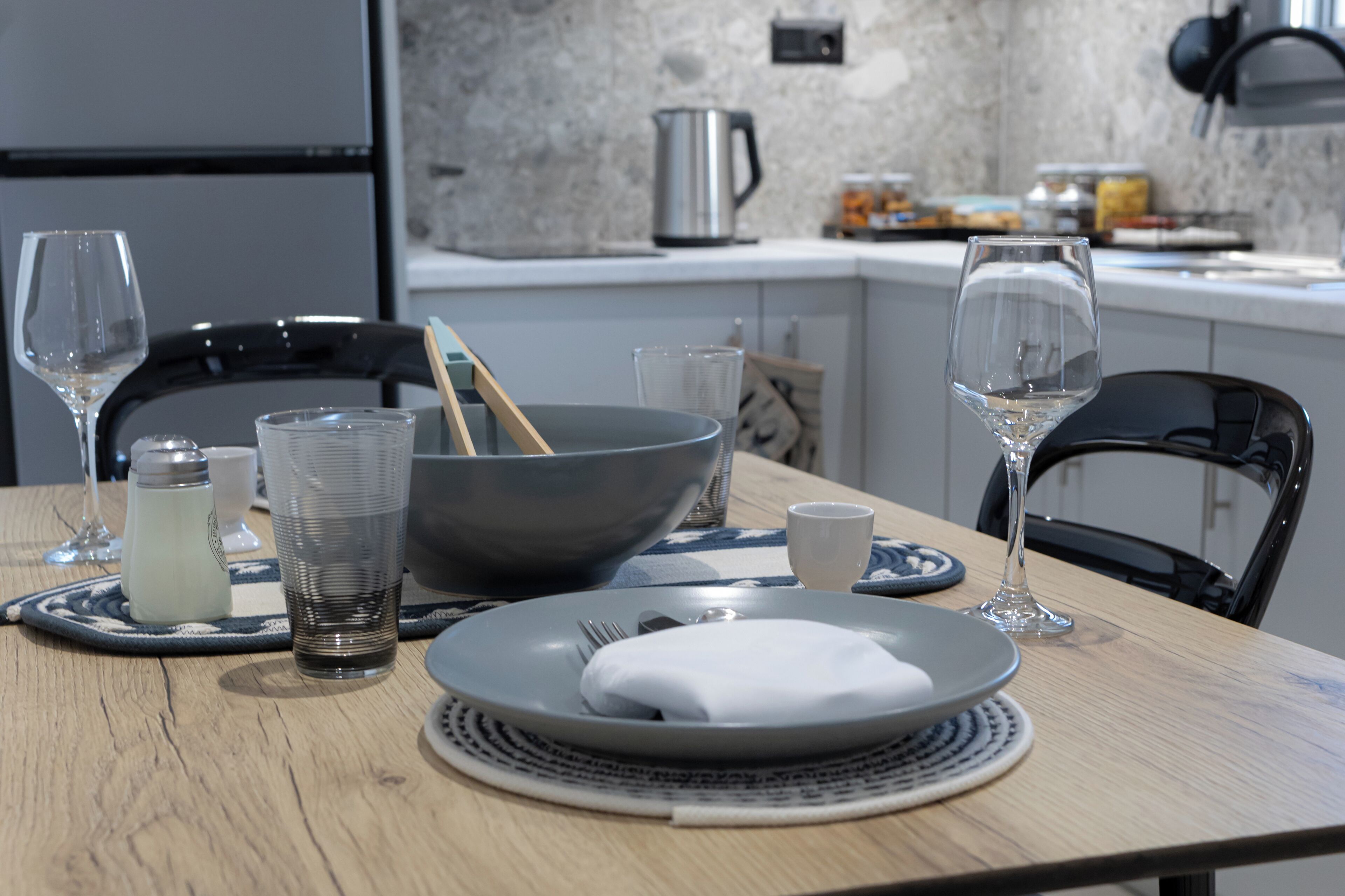 Full-sized fridge, stovetop, espresso maker, coffee/tea maker