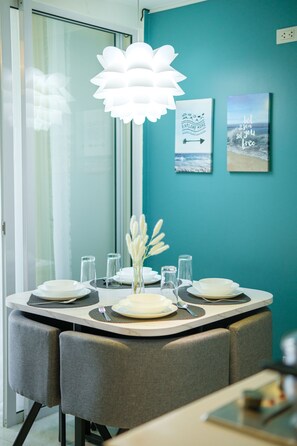 Luxury Condo, 1 Bedroom | In-room dining